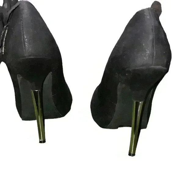 Call IT Spring Black Stilettos with beautiful Flower - Picture 3 of 15